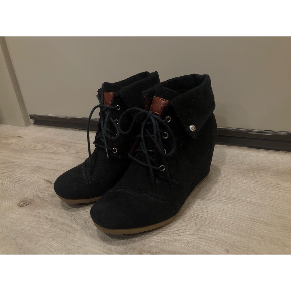 Black high heel maj pow booties